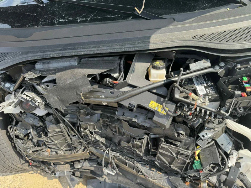 Audi Q4 ......, снимка 8 - Автомобили и джипове - 51186410