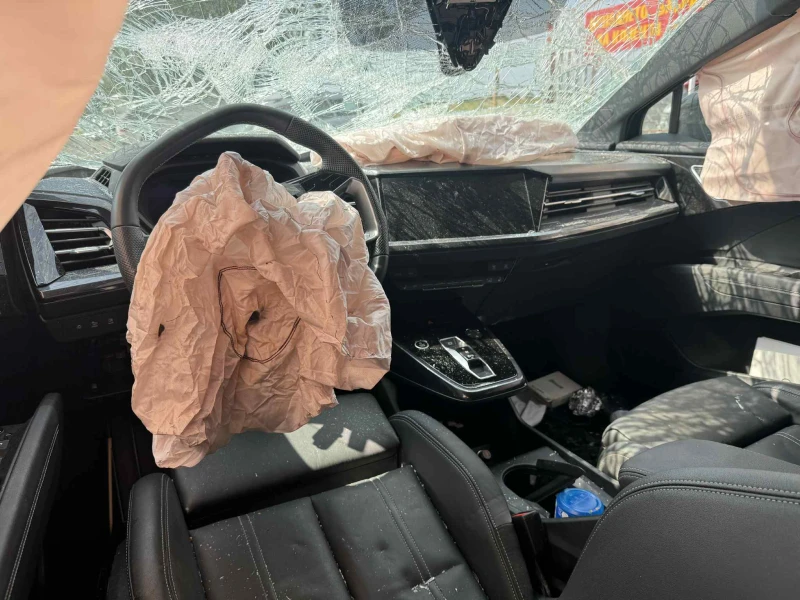 Audi Q4 ......, снимка 6 - Автомобили и джипове - 51186410