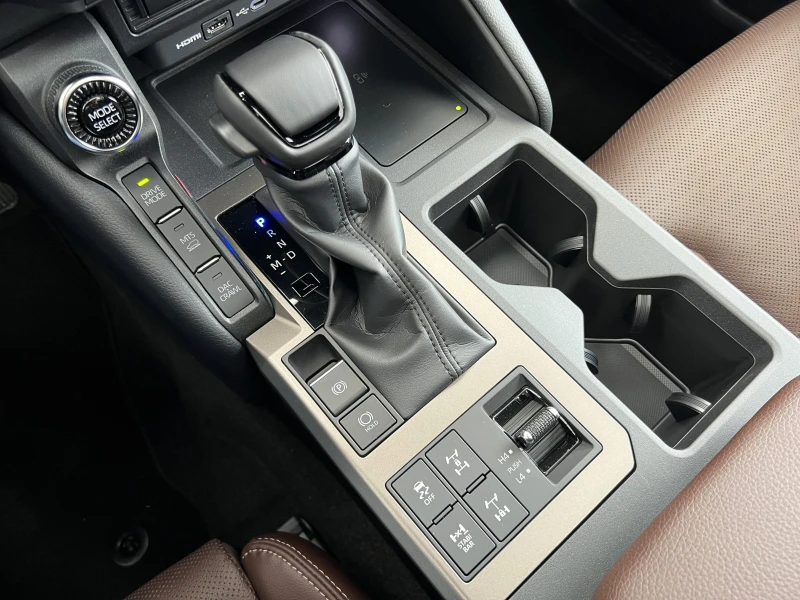 Toyota Land cruiser 250/2.8D-4D/LUXURY/7МЕСТЕН/JBL/HEADUP/PANO/НАЛИЧНА, снимка 12 - Автомобили и джипове - 52009898