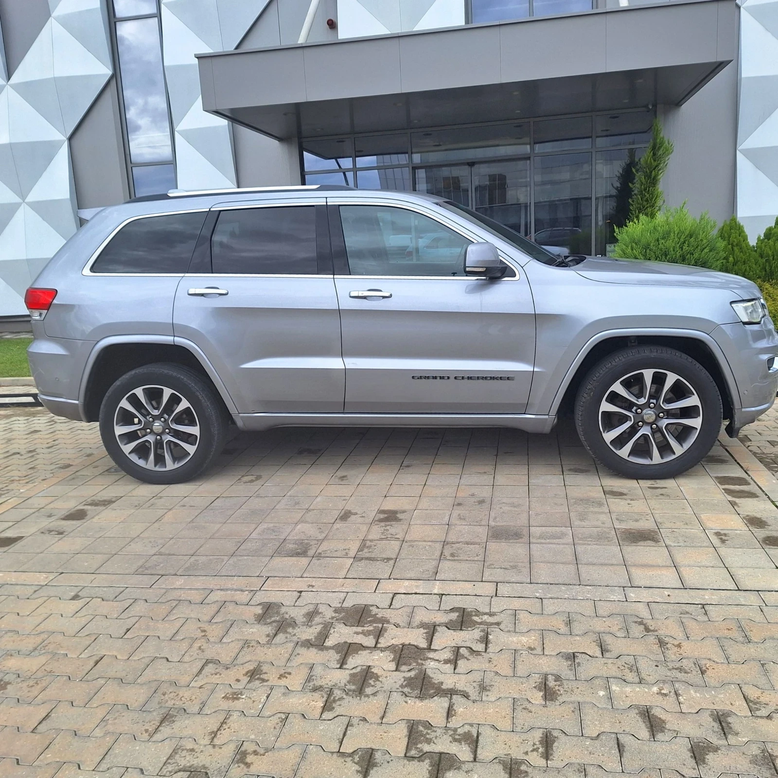 Jeep Grand cherokee 3.0D OVERLAND panorama keyless Distronik - изображение 2