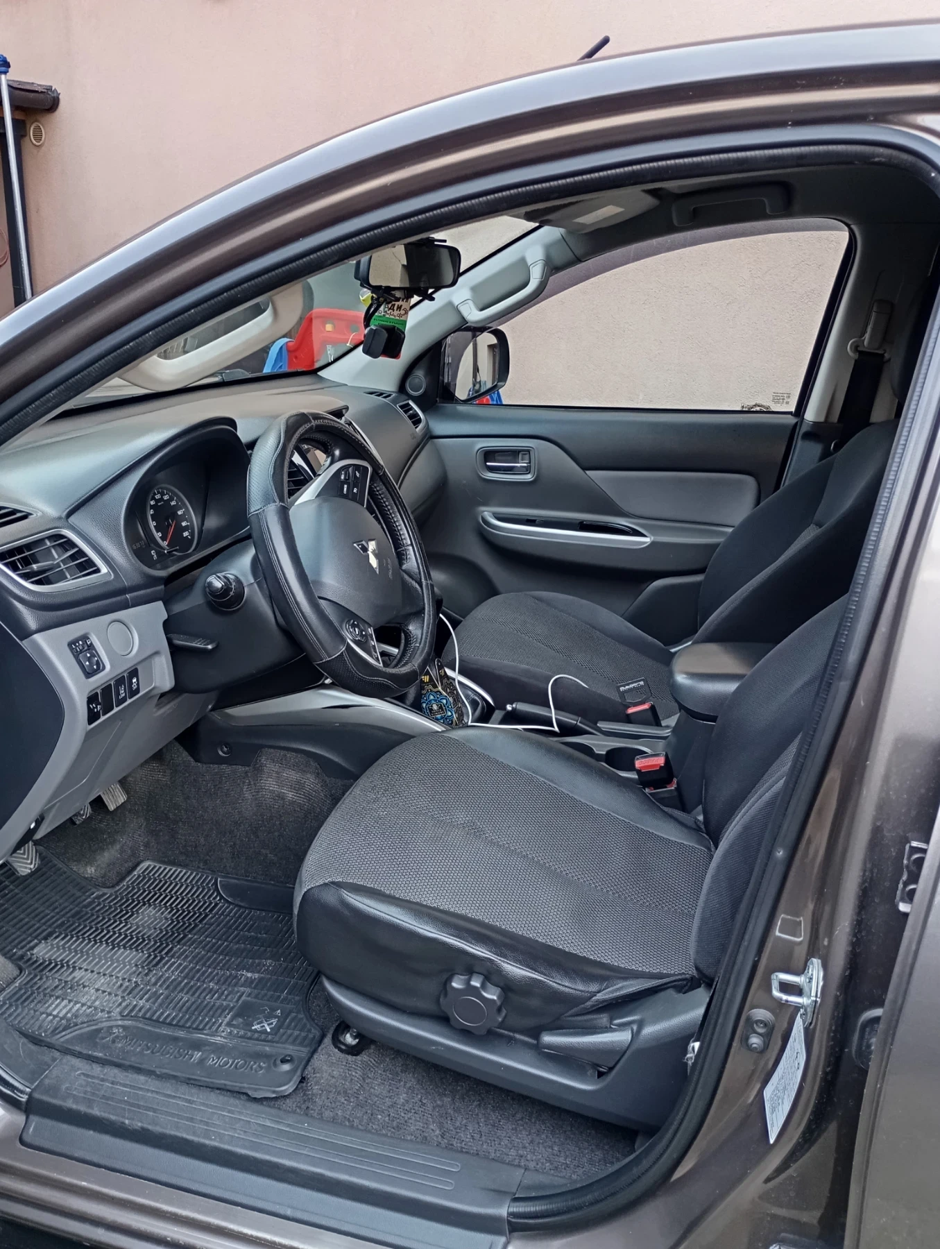 Mitsubishi L200 2.4DID, снимка 6 - Автомобили и джипове - 53949239