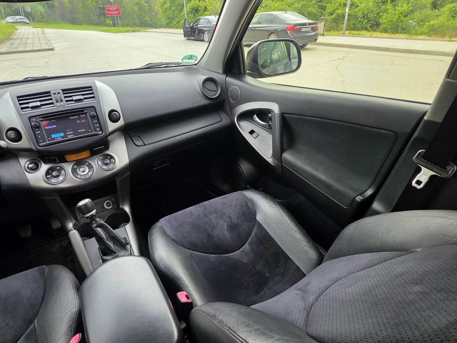 Toyota Rav4 Executive, Сервизна история, Навигация, Камера , снимка 13 - Автомобили и джипове - 54569001