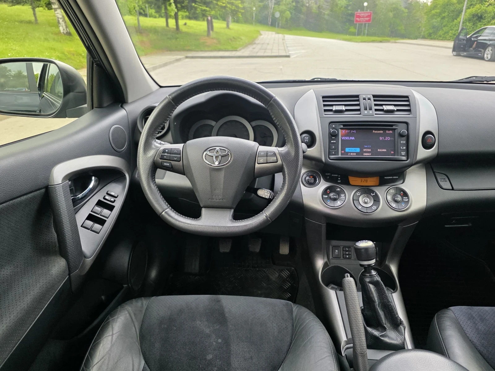 Toyota Rav4 Executive, Сервизна история, Навигация, Камера , снимка 8 - Автомобили и джипове - 54569001