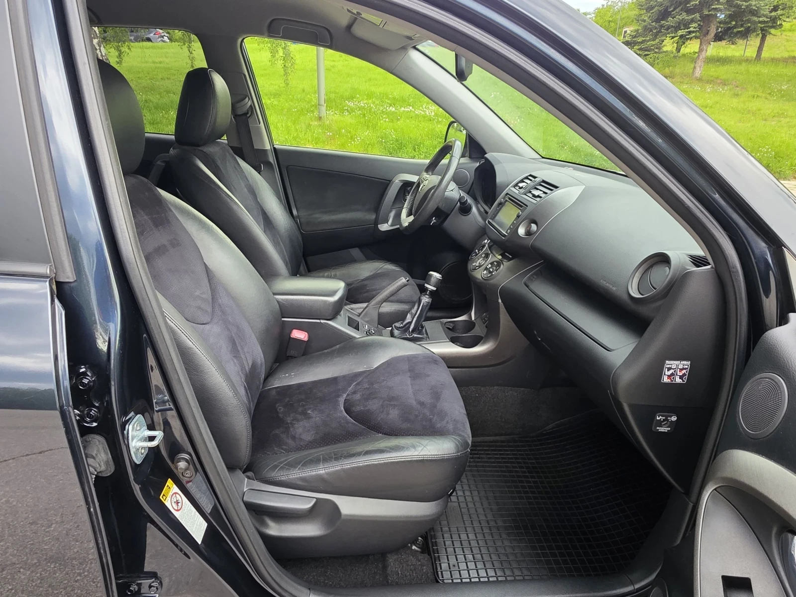 Toyota Rav4 Executive, Сервизна история, Навигация, Камера , снимка 11 - Автомобили и джипове - 54569001
