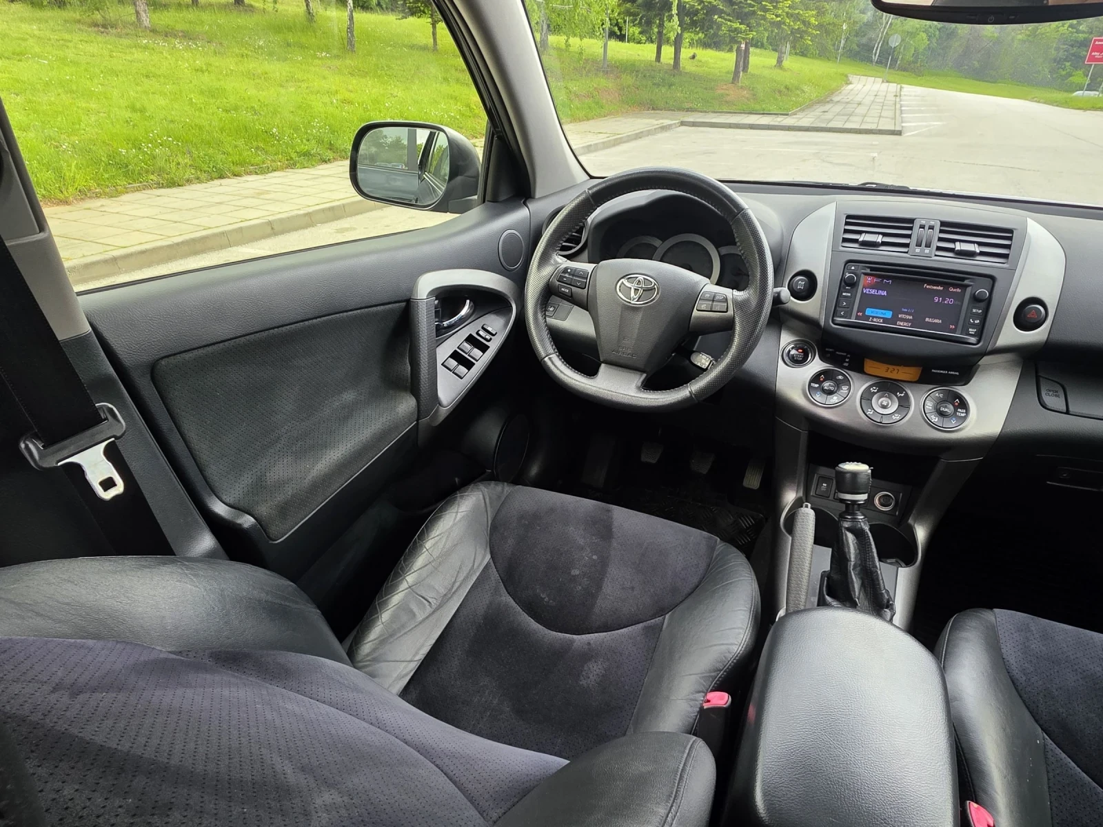 Toyota Rav4 Executive, Сервизна история, Навигация, Камера , снимка 12 - Автомобили и джипове - 54569001