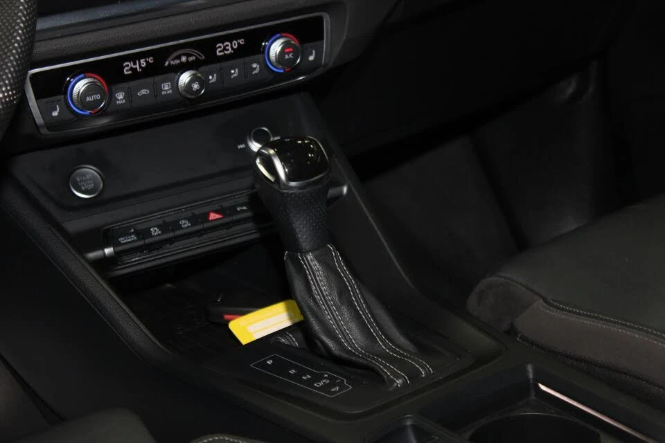 Audi Q3 45 TFSI Quattro* S-Line* ПОДГРЕВ* КАМЕРА* ПАНОРАМА, снимка 13 - Автомобили и джипове - 54894442
