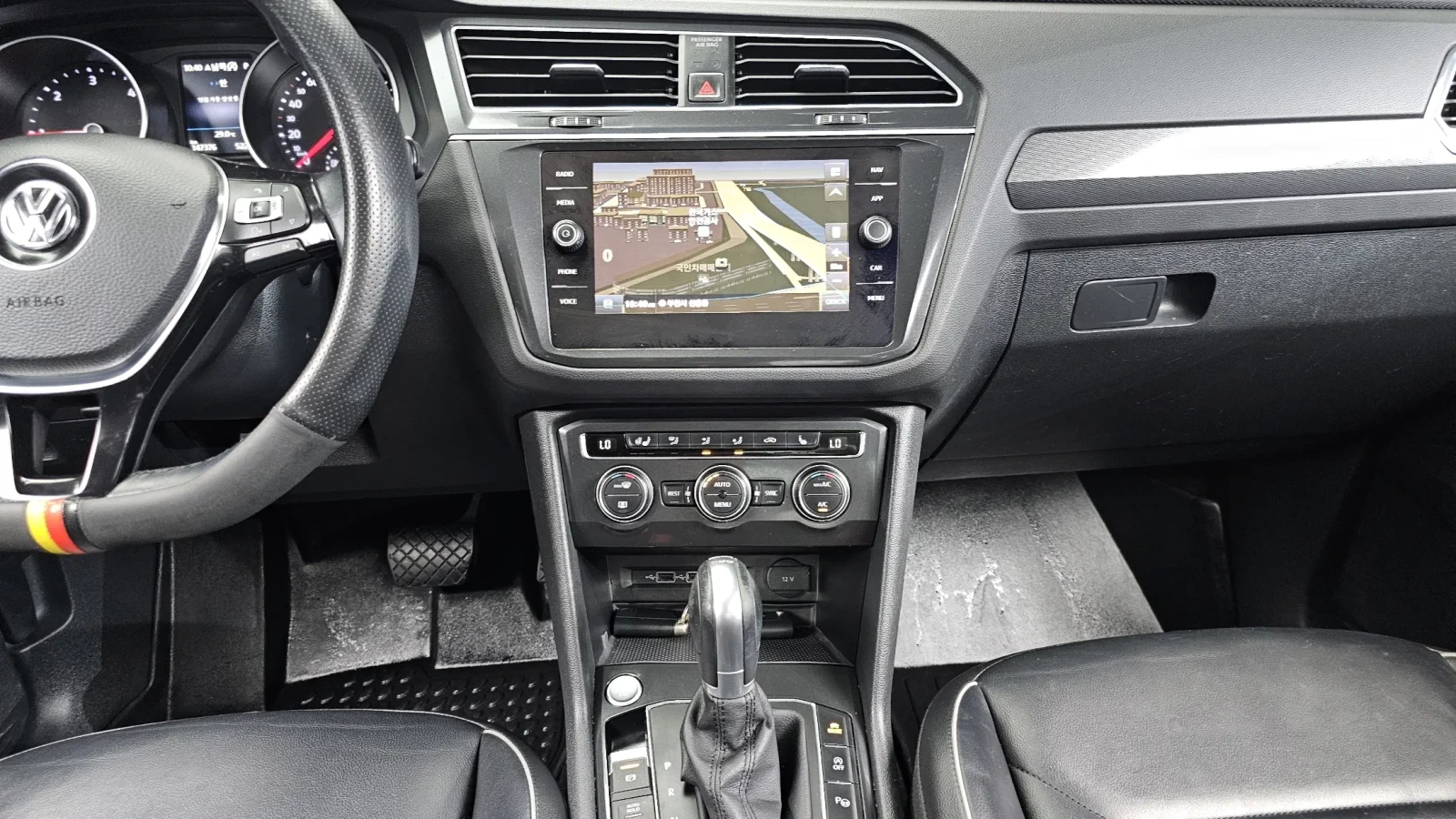 VW Tiguan 2.0TDI PRESTIGE/PANORAMA/360CAM, снимка 12 - Автомобили и джипове - 55188061