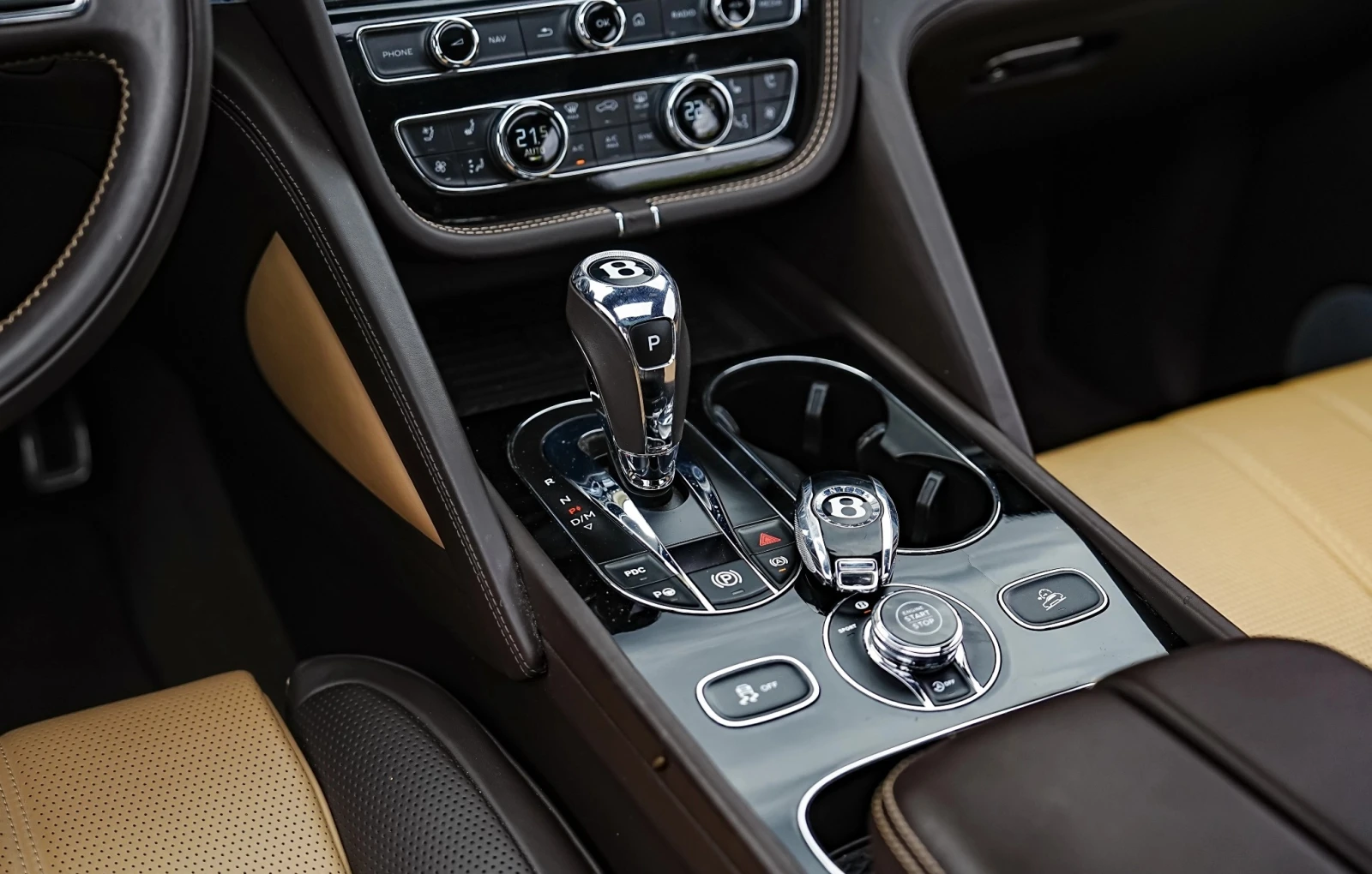 Bentley Bentayga Black Edition 4.0 V8 4WD , снимка 8 - Автомобили и джипове - 56303789