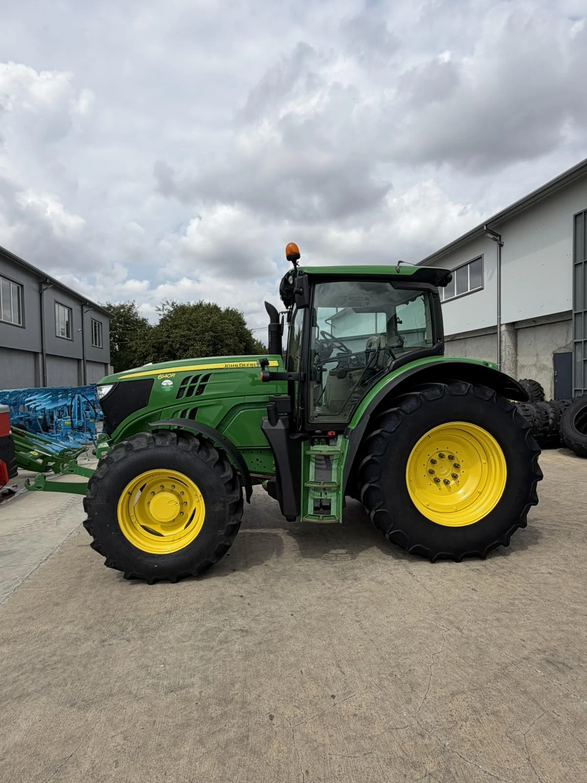 Трактор John Deere 6140R - лизинг, снимка 3 - Селскостопанска техника - 55835063
