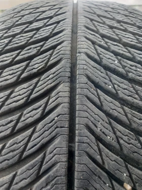 Гуми Зимни 275/50R20, снимка 4 - Гуми и джанти - 53383414