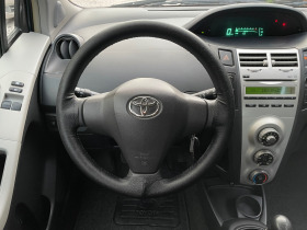 Toyota Yaris 1.3 i A/C, снимка 12 - Автомобили и джипове - 46135412