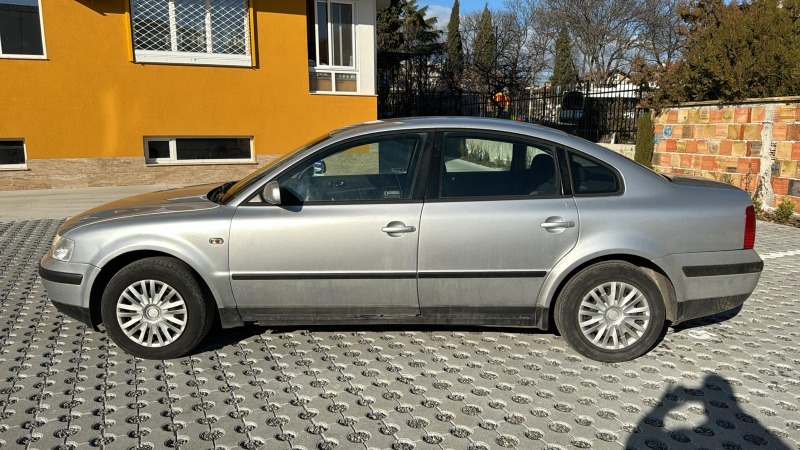 VW Passat, снимка 1 - Автомобили и джипове - 45936214