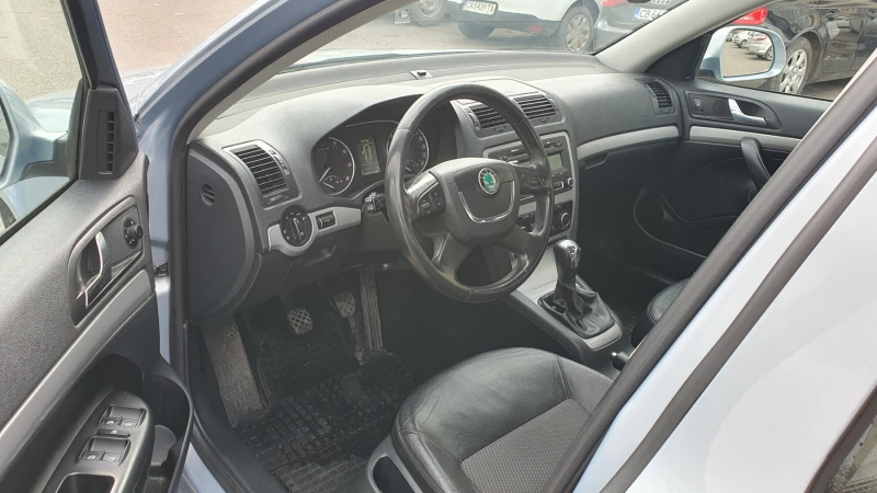 Skoda Octavia 1.8Turbo 6ск., снимка 8 - Автомобили и джипове - 49322987