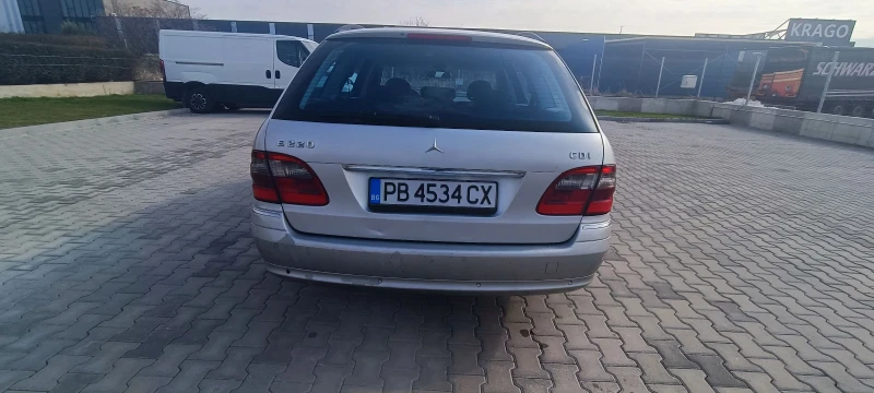 Mercedes-Benz E 220 Avangard, снимка 4 - Автомобили и джипове - 49408802