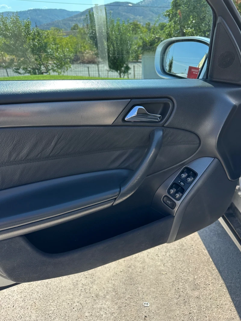 Mercedes-Benz C 200, снимка 10 - Автомобили и джипове - 52449432