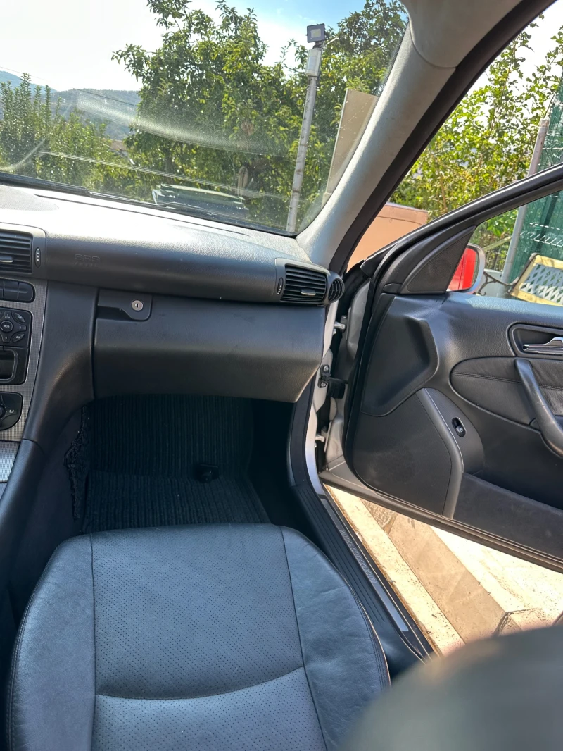 Mercedes-Benz C 200, снимка 8 - Автомобили и джипове - 52449432