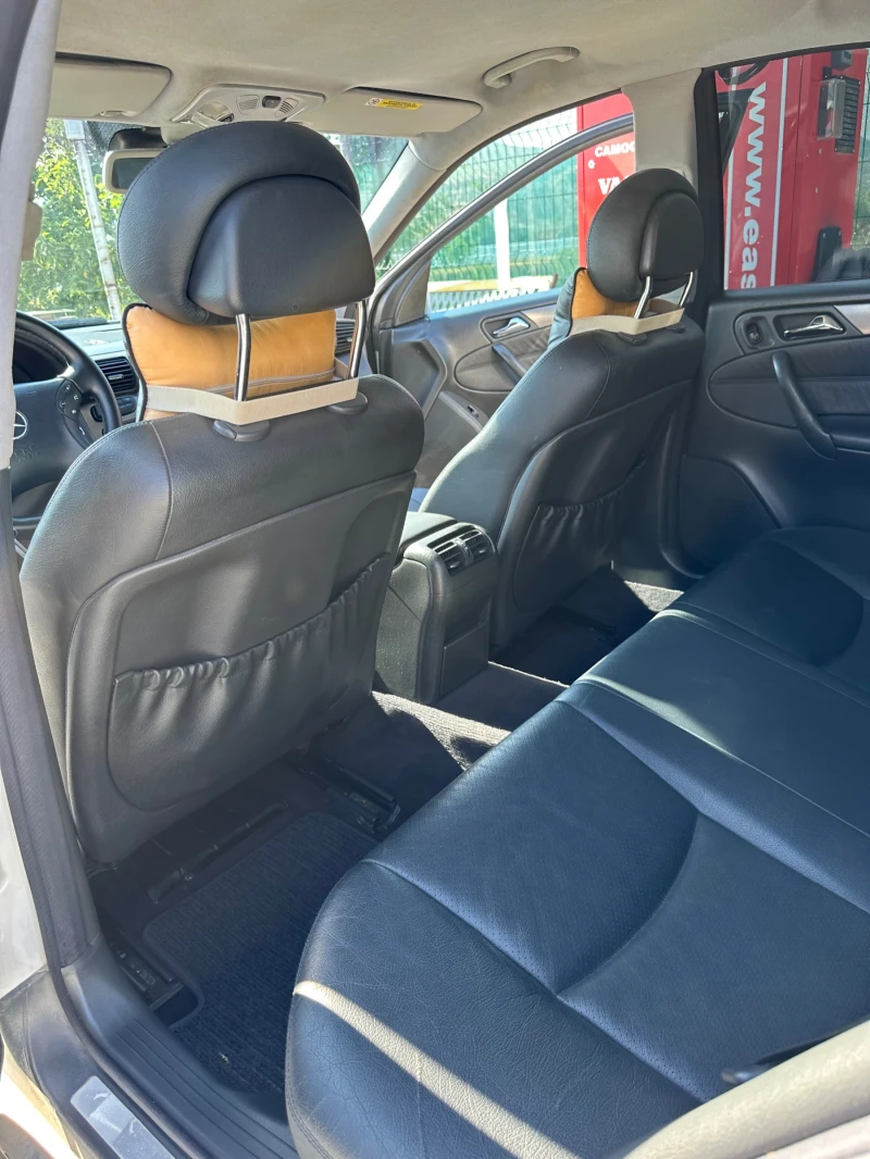 Mercedes-Benz C 200, снимка 11 - Автомобили и джипове - 52449432