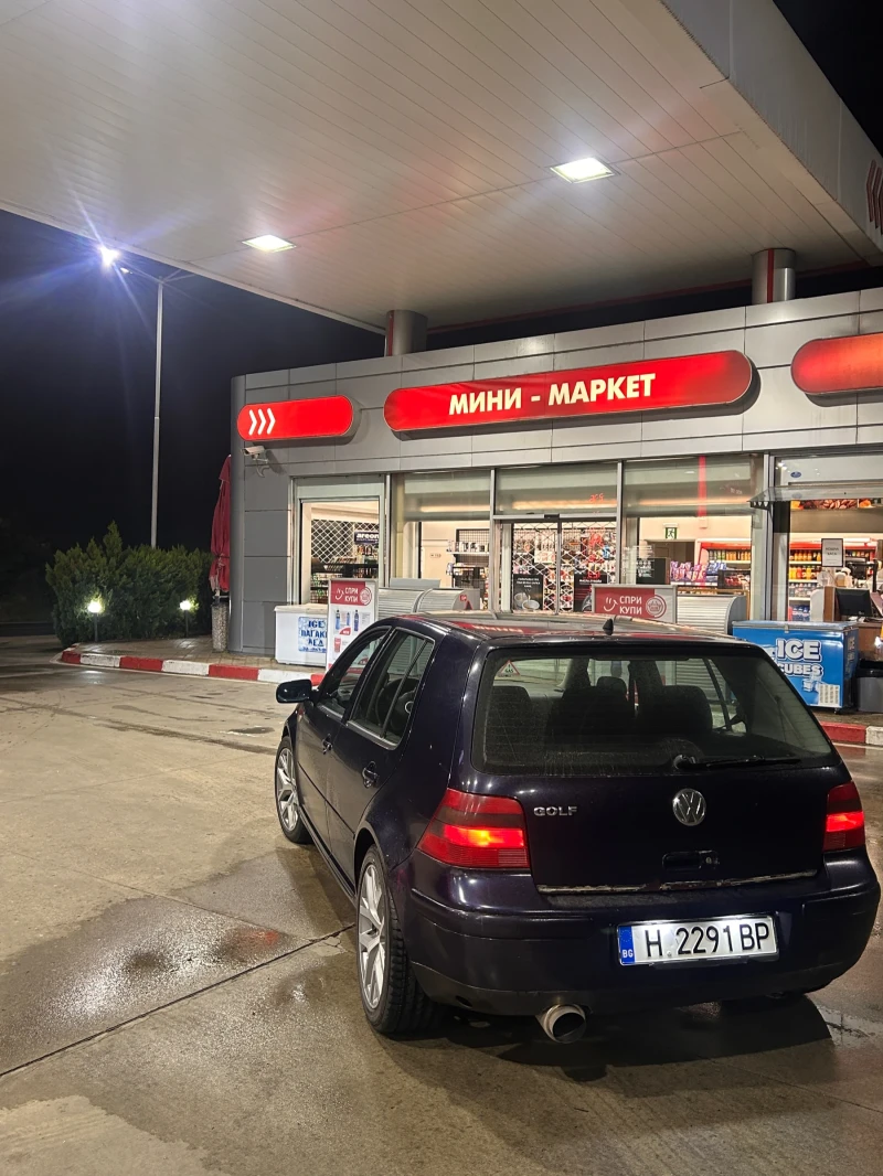 VW Golf, снимка 4 - Автомобили и джипове - 52512038