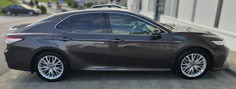 Toyota Camry 2.5Hybrid Premium Full 36.000KM, снимка 10 - Автомобили и джипове - 52046701