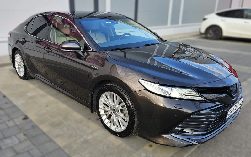 Toyota Camry 2.5Hybrid Premium Full 36.000KM, снимка 6 - Автомобили и джипове - 52046701