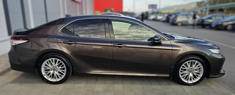 Toyota Camry 2.5Hybrid Premium Full 36.000KM, снимка 7 - Автомобили и джипове - 52046701