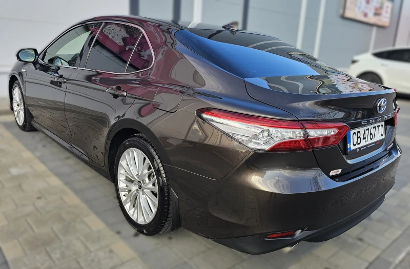 Toyota Camry 2.5Hybrid Premium Full 36.000KM, снимка 8 - Автомобили и джипове - 52046701