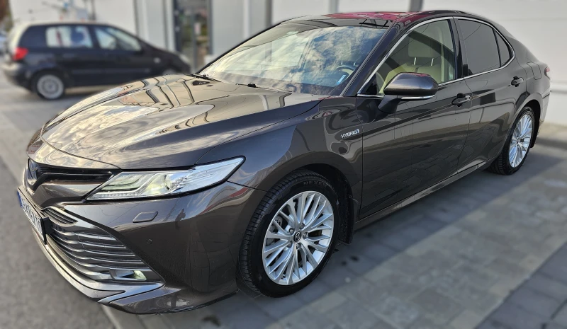 Toyota Camry 2.5Hybrid Premium Full 36.000KM, снимка 5 - Автомобили и джипове - 52046701