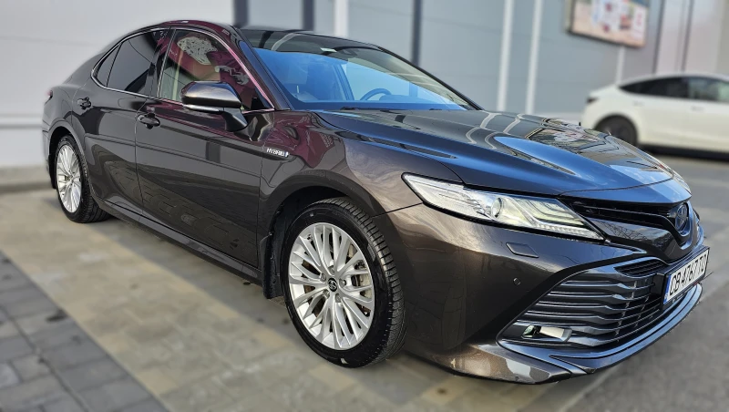 Toyota Camry 2.5Hybrid Premium Full 36.000KM, снимка 4 - Автомобили и джипове - 52046701