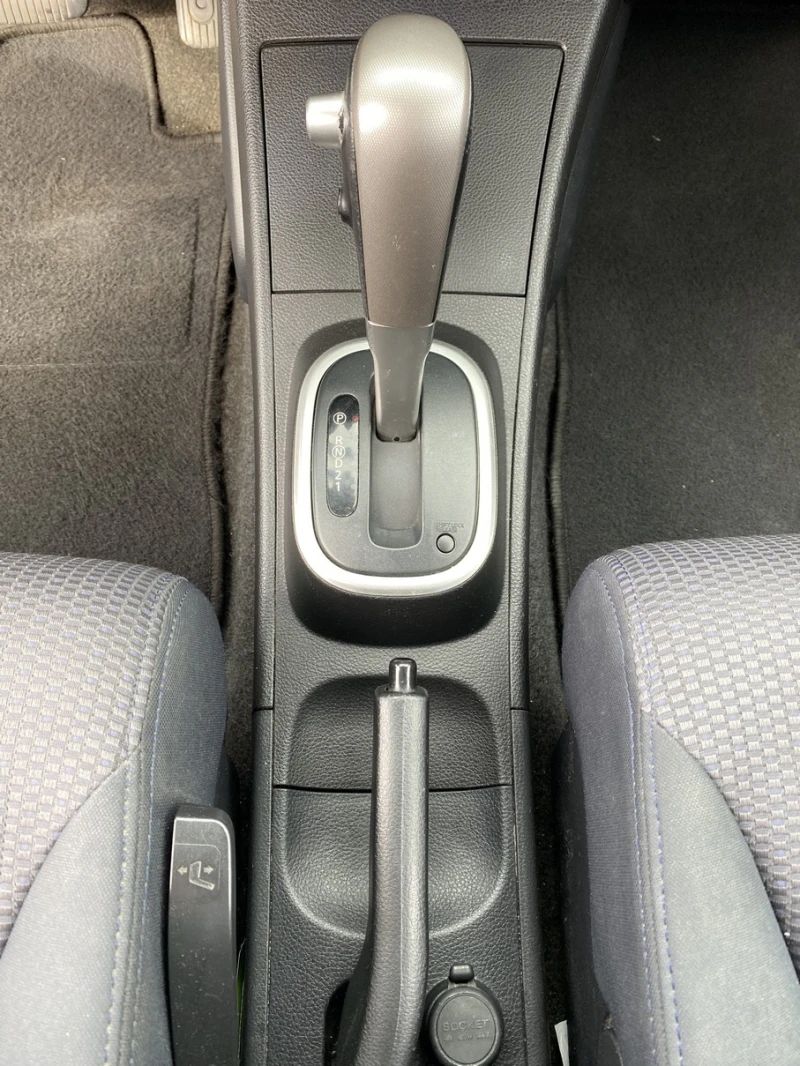 Nissan Tiida, снимка 14 - Автомобили и джипове - 52429681