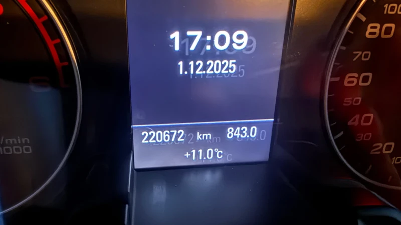 Audi A4 2.0tdi, снимка 8 - Автомобили и джипове - 52617751