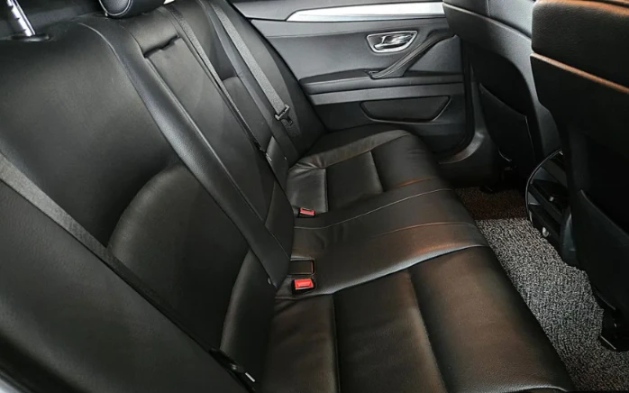 BMW 520 * АВТО КРЕДИТ* ЦЕНА ДО БГ * Сервизна история * , снимка 12 - Автомобили и джипове - 55473105