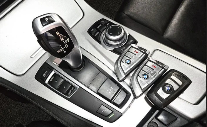 BMW 520 * АВТО КРЕДИТ* ЦЕНА ДО БГ * Сервизна история * , снимка 11 - Автомобили и джипове - 55473105