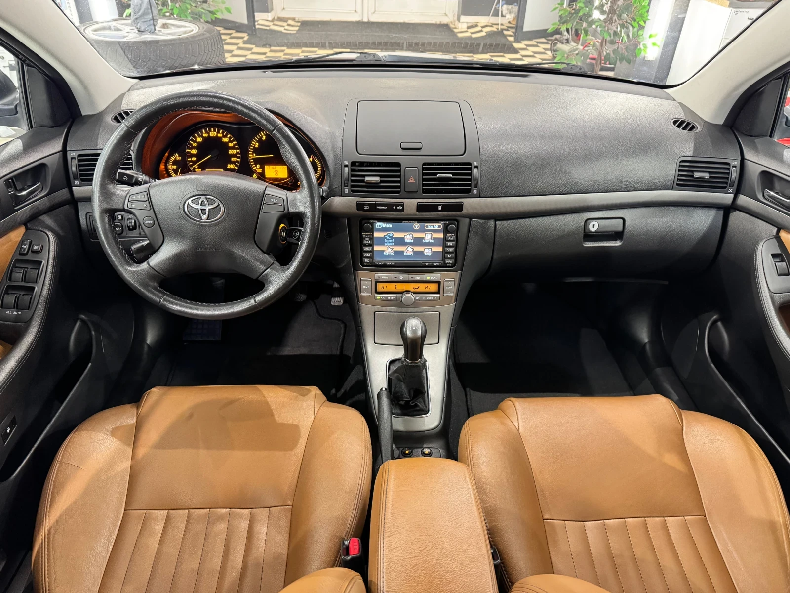 Toyota Avensis 1.8 VVTI EXECUTIVE NAVI БЕЗ АНАЛОГ - изображение 9