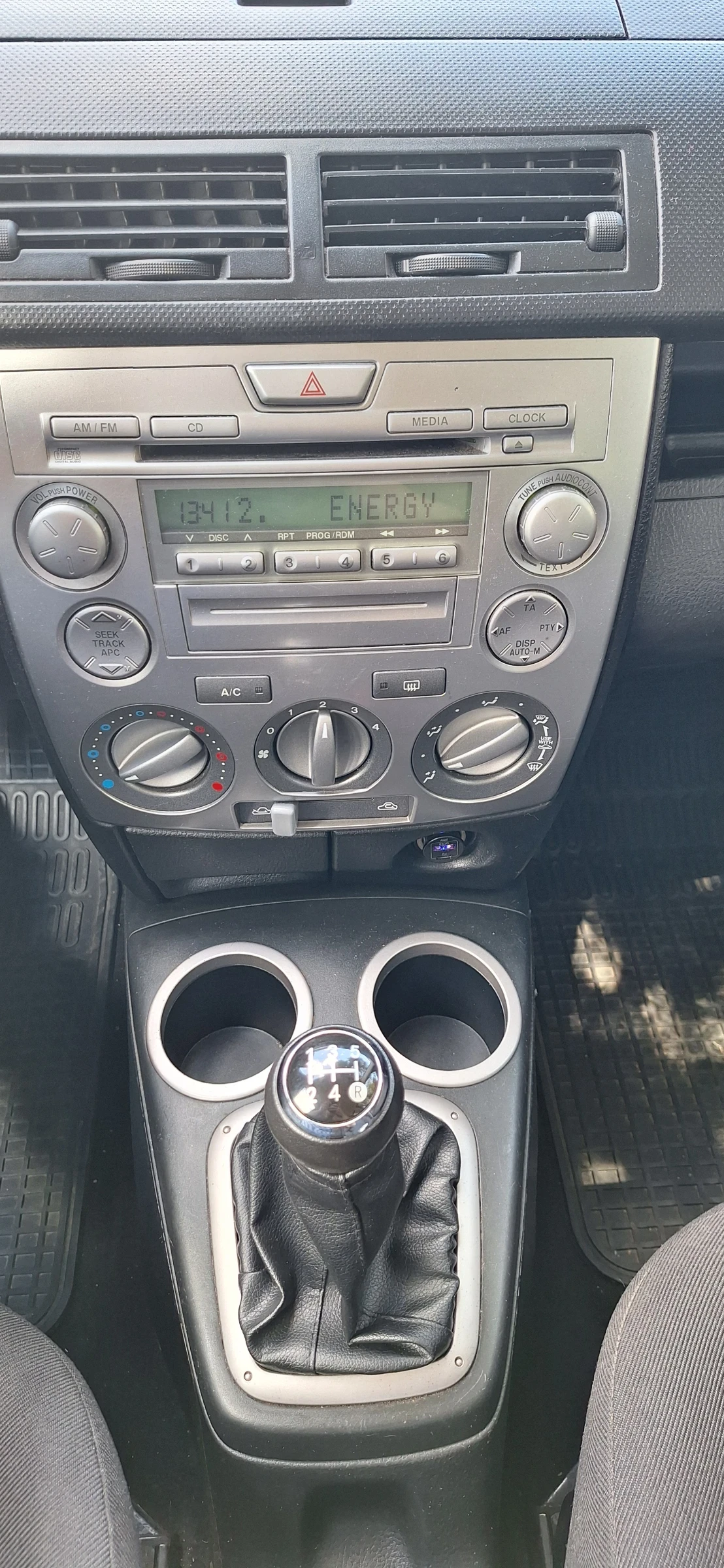 Mazda 2  - изображение 7