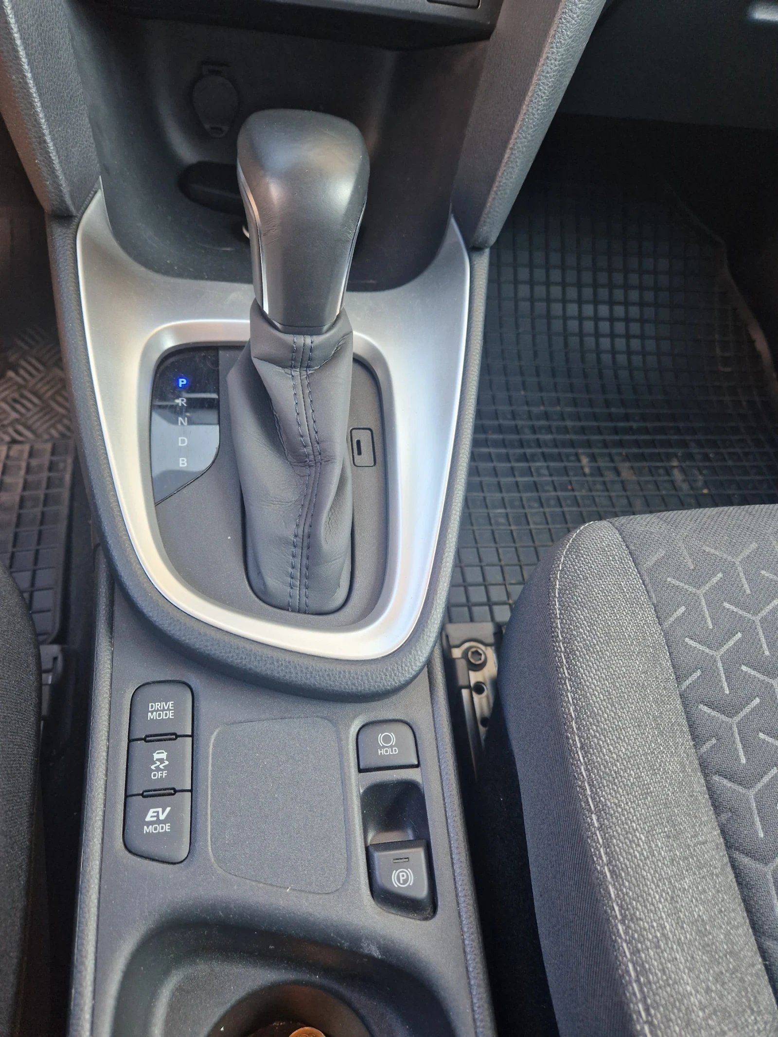 Toyota Yaris Cross 18000km - изображение 10