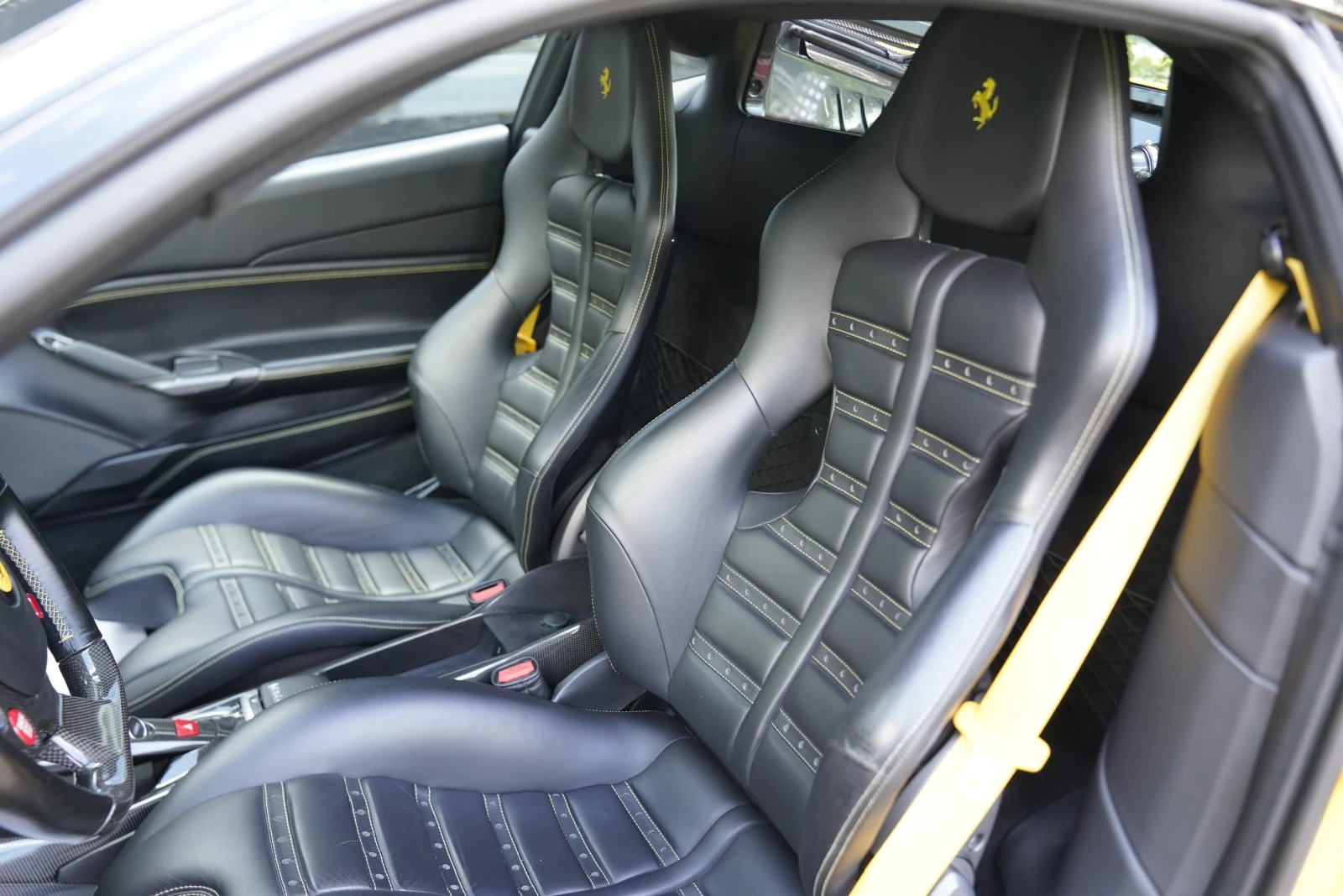 Ferrari 488 GTB 3.9 V8 BiTurbo Carbon Package AKRAPOVIC, снимка 11 - Автомобили и джипове - 55277175