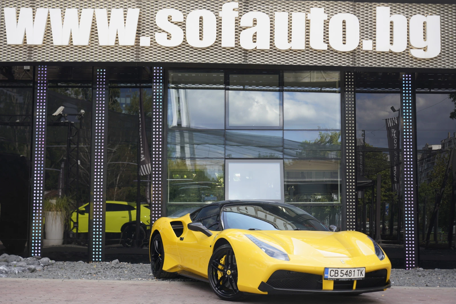 Ferrari 488 GTB 3.9 V8 BiTurbo Carbon Package AKRAPOVIC, снимка 3 - Автомобили и джипове - 55277175