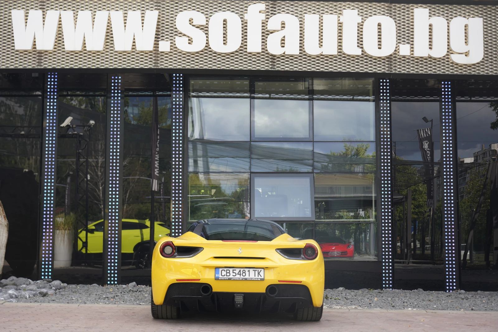 Ferrari 488 GTB 3.9 V8 BiTurbo Carbon Package AKRAPOVIC, снимка 5 - Автомобили и джипове - 55277175