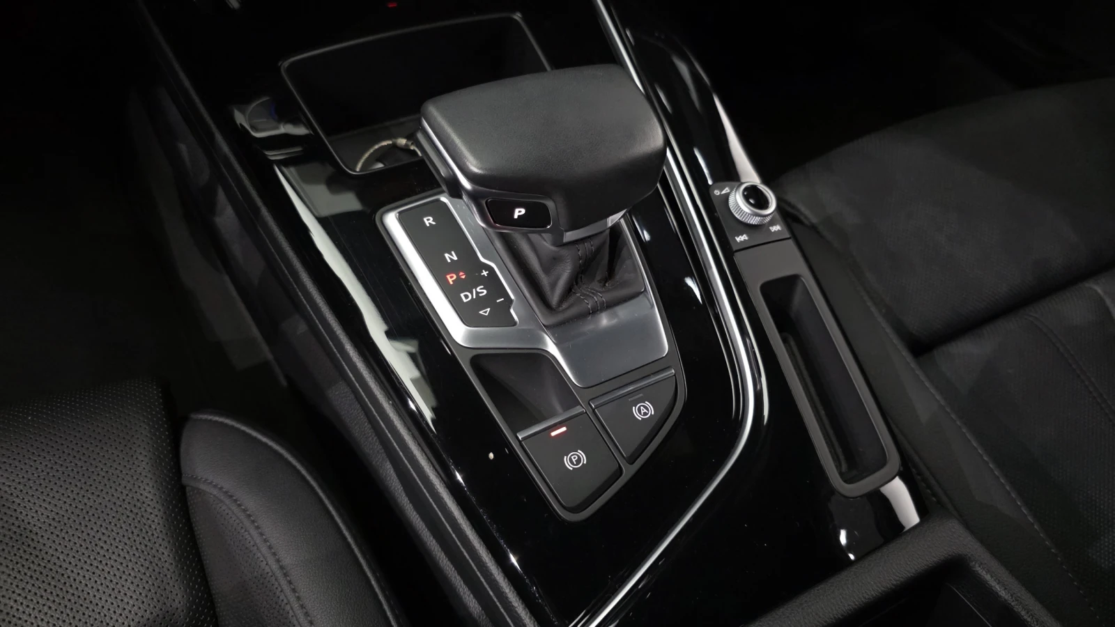 Audi A4  40 TFSI PREMIUM, снимка 12 - Автомобили и джипове - 55335856