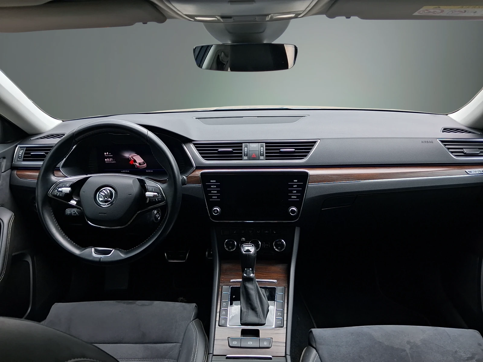 Skoda Superb Комби Скаут 2, 0 TDI, 200 к.с., 7DSG, снимка 11 - Автомобили и джипове - 55562874