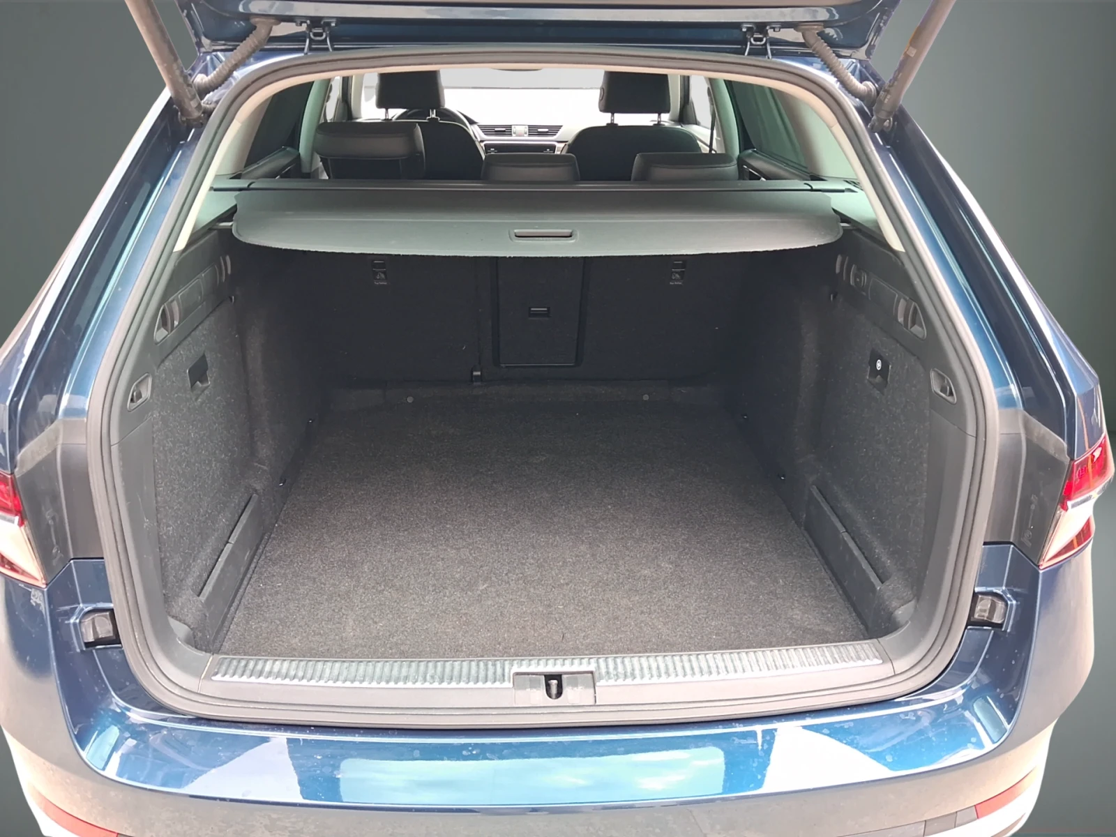 Skoda Superb Комби Скаут 2, 0 TDI, 200 к.с., 7DSG, снимка 13 - Автомобили и джипове - 55562874