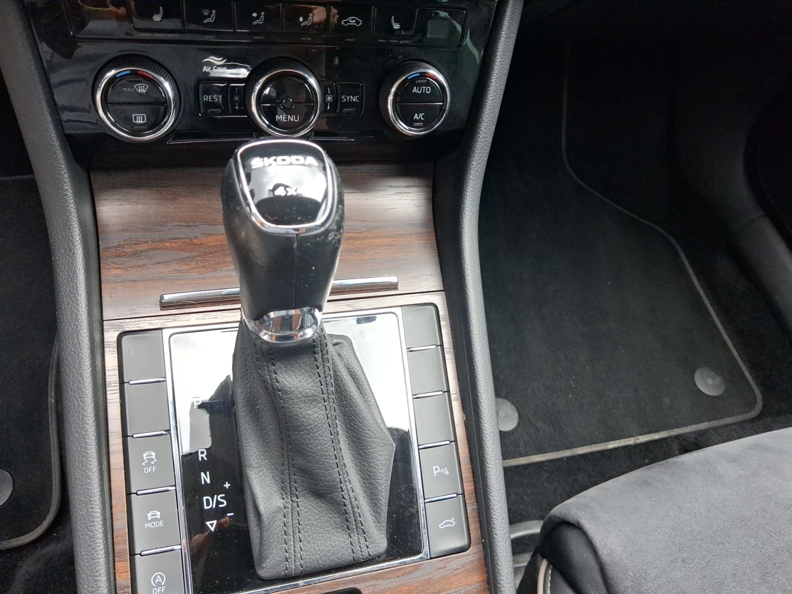 Skoda Superb Комби Скаут 2, 0 TDI, 200 к.с., 7DSG, снимка 14 - Автомобили и джипове - 55562874