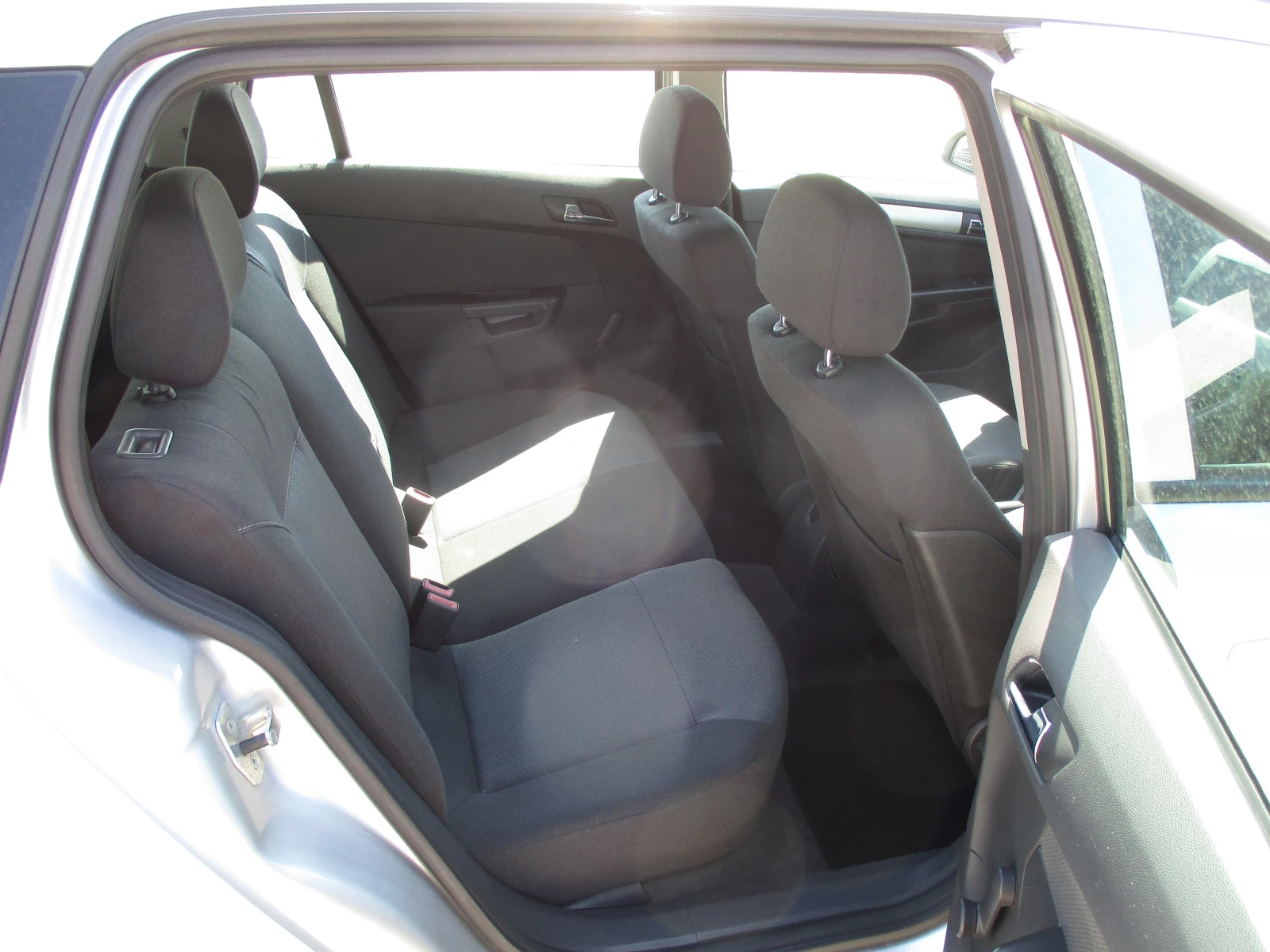 Opel Astra 1.9ДИЗЕЛ/120кс./6-СКОРОСТИ/КАТО НОВА, снимка 15 - Автомобили и джипове - 55735951