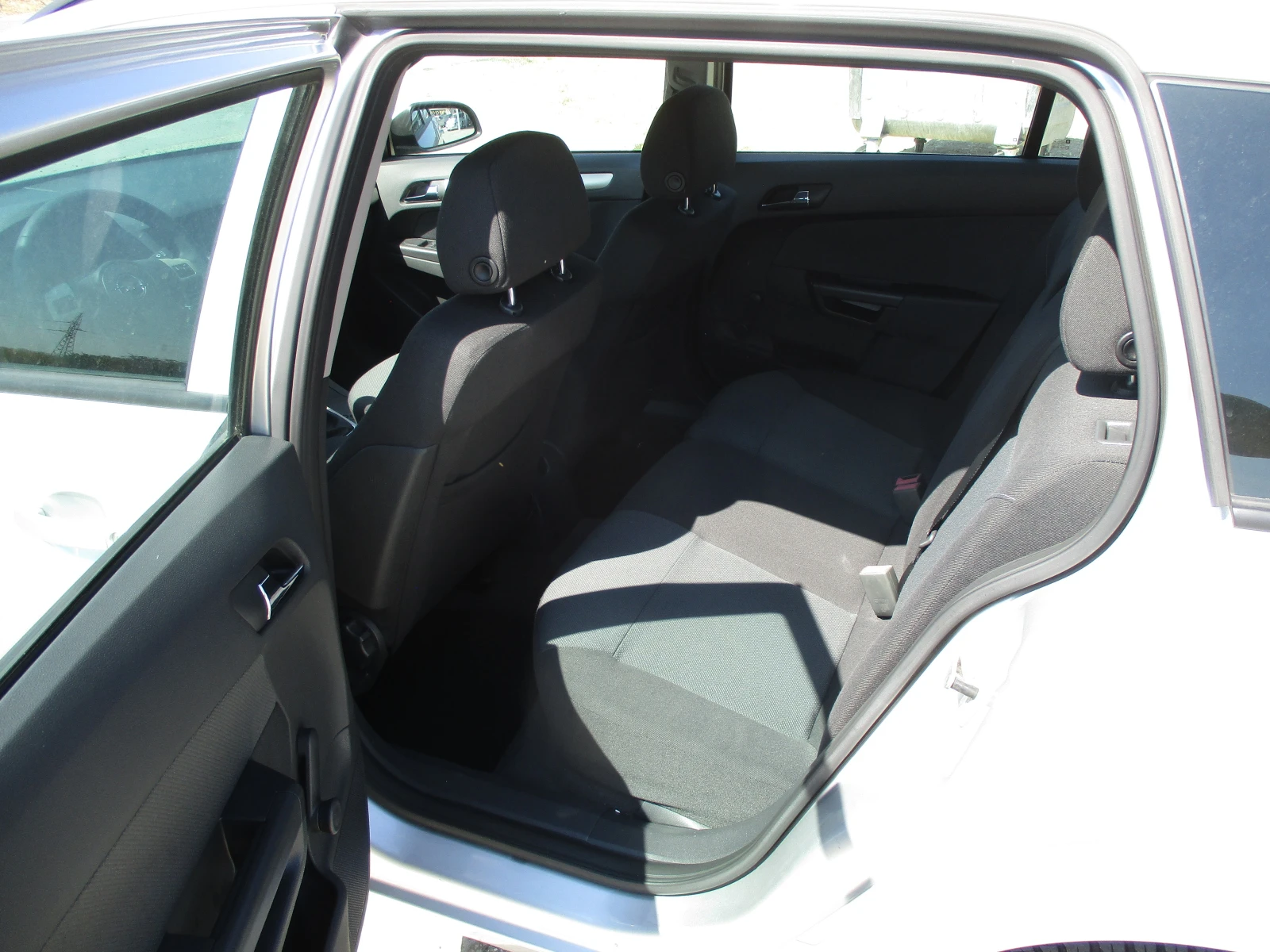 Opel Astra 1.9ДИЗЕЛ/120кс./6-СКОРОСТИ/КАТО НОВА, снимка 11 - Автомобили и джипове - 55735951