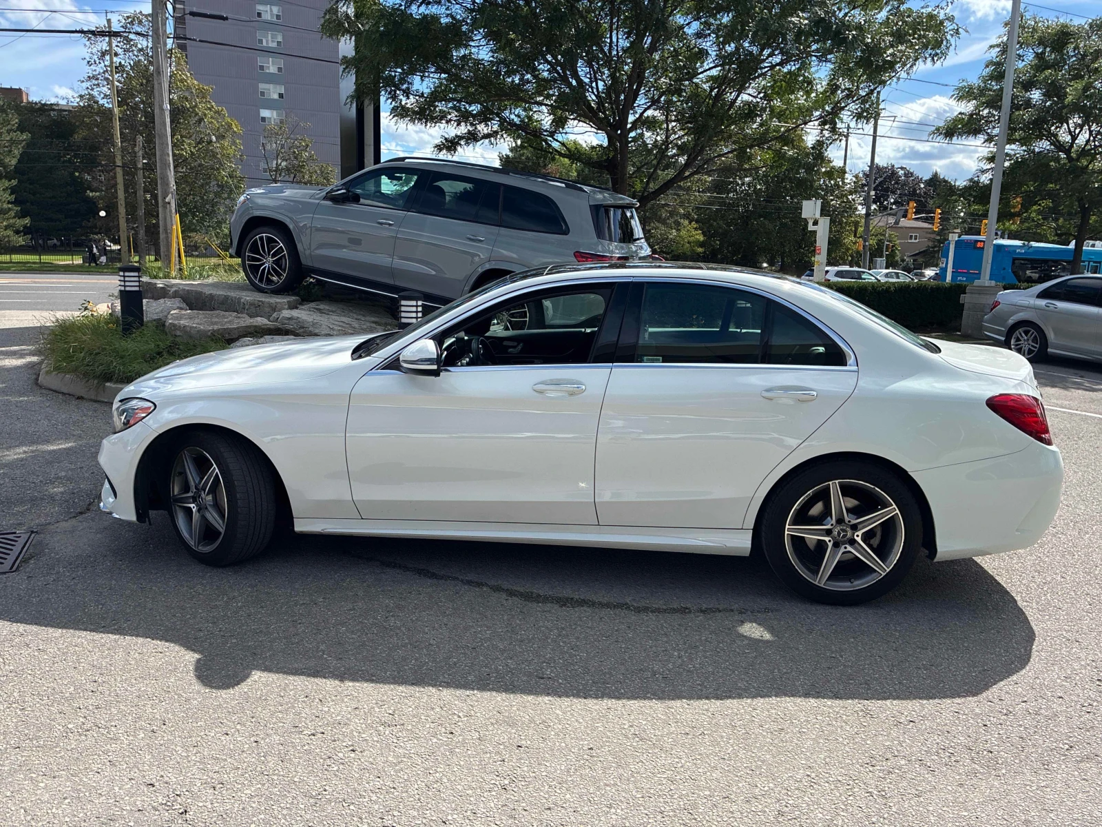 Mercedes-Benz C 300 4MATIC | ГЛАВНО ПРЕДСТАВИТЕЛСТВО НА MERCEDES, снимка 3 - Автомобили и джипове - 56060358