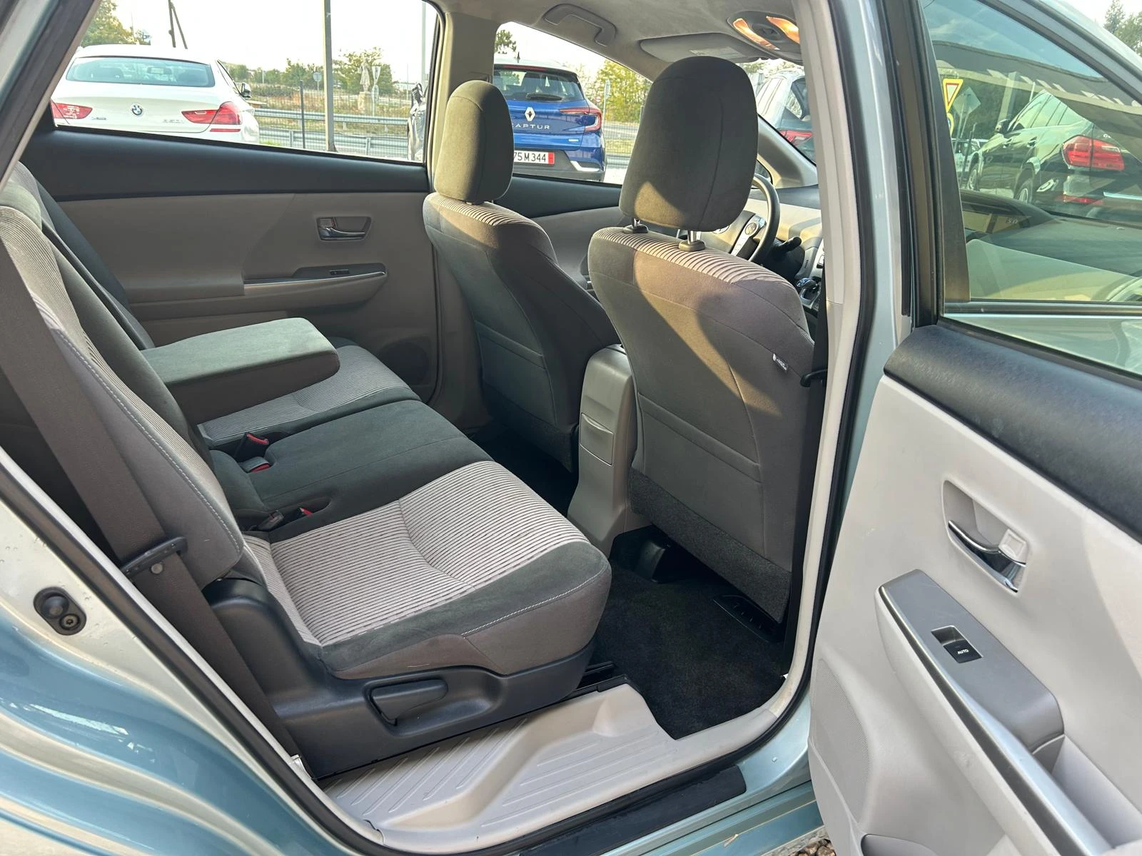 Toyota Prius, снимка 3 - Автомобили и джипове - 56619164