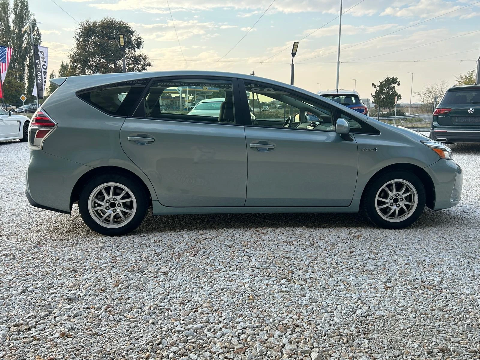 Toyota Prius, снимка 4 - Автомобили и джипове - 56619164