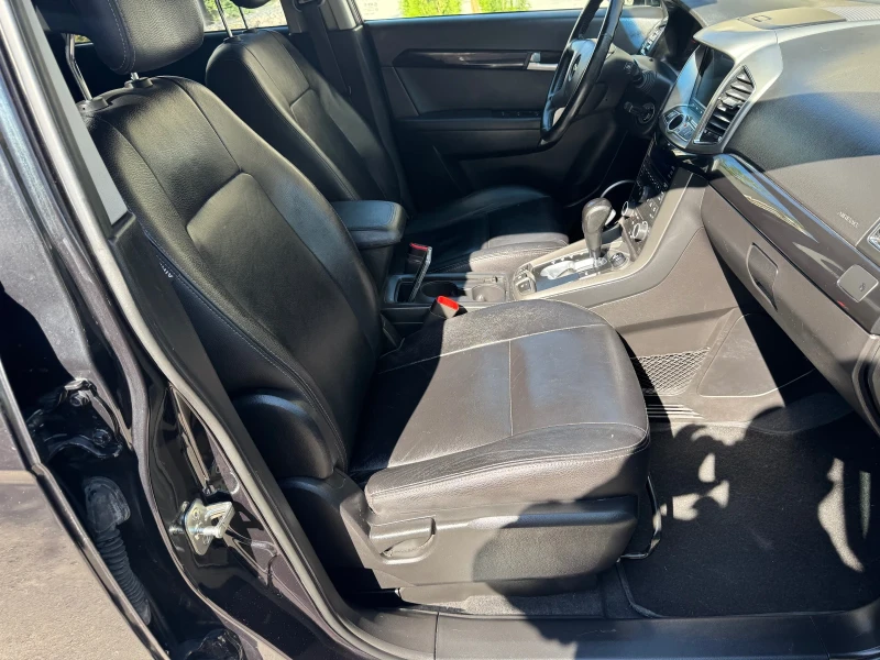 Chevrolet Captiva 81800km* 6+ 1m* 2.2d 4x4 184kc* КОЖА* КАМЕРА* ТОП, снимка 13 - Автомобили и джипове - 51577838