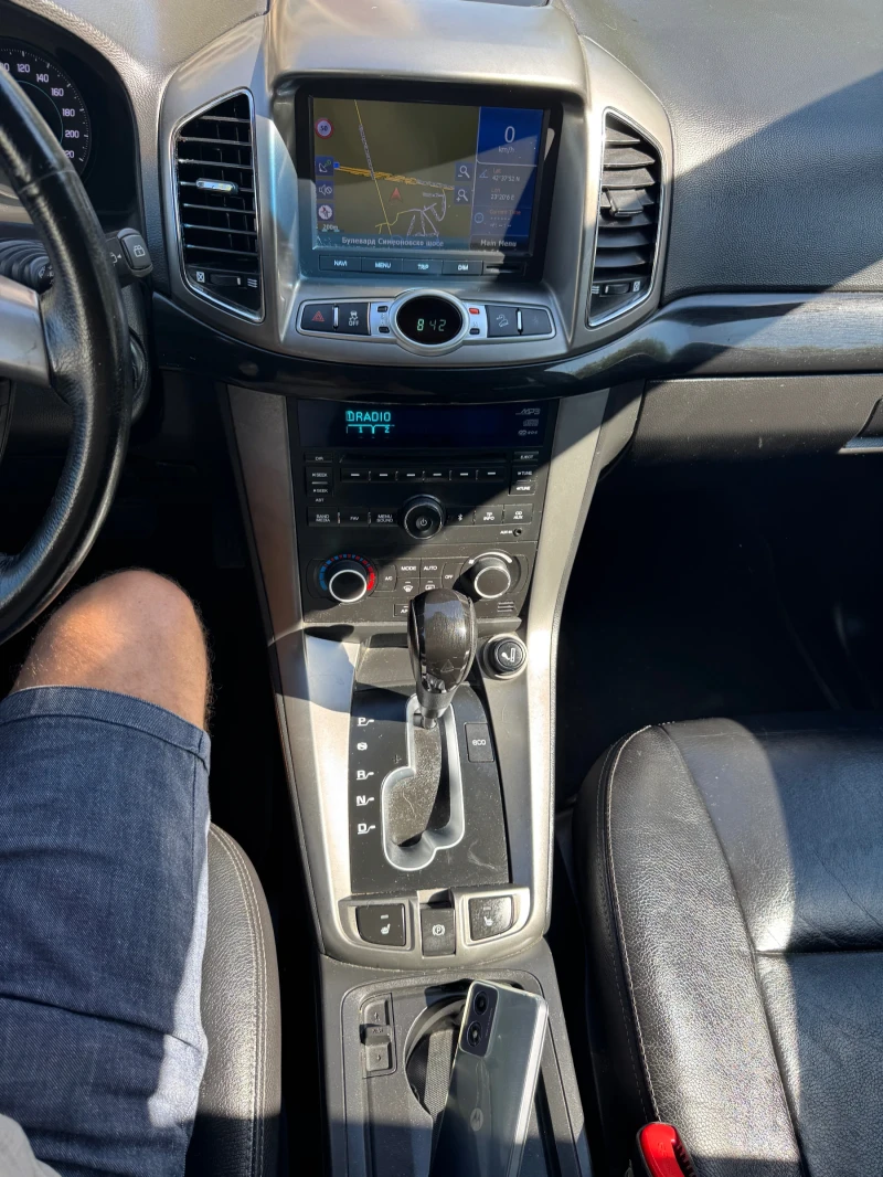 Chevrolet Captiva 81800km* 6+ 1m* 2.2d 4x4 184kc* КОЖА* КАМЕРА* ТОП, снимка 4 - Автомобили и джипове - 51577838