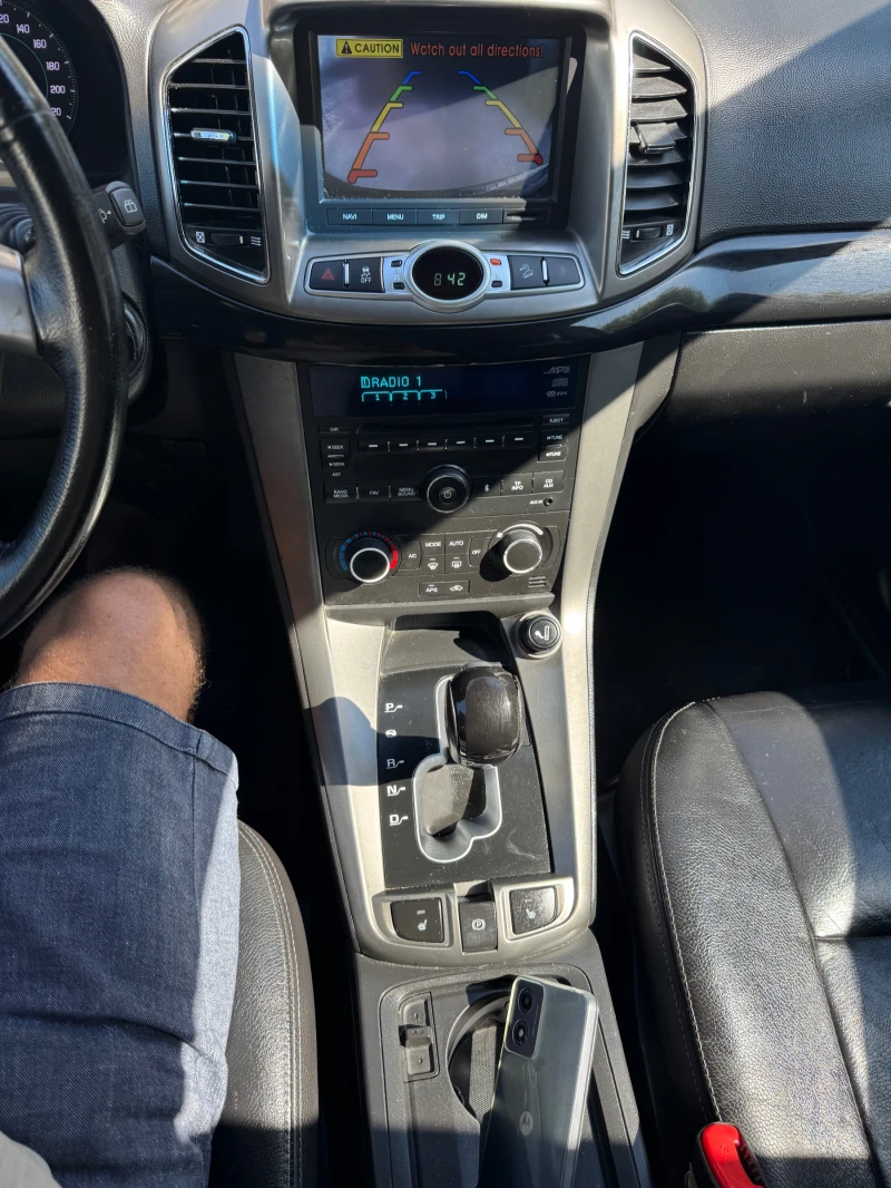 Chevrolet Captiva 81800km* 6+ 1m* 2.2d 4x4 184kc* КОЖА* КАМЕРА* ТОП, снимка 3 - Автомобили и джипове - 51577838